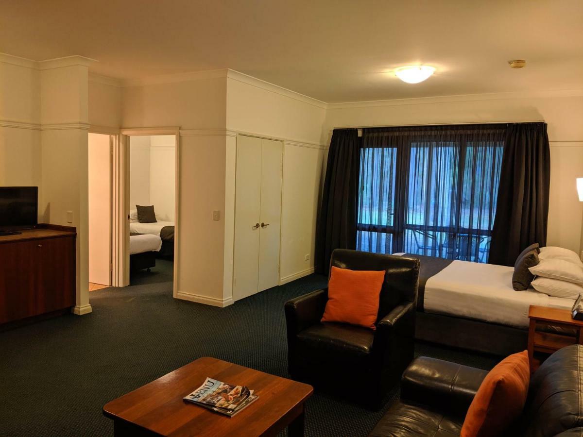 Grande Escape Hotel